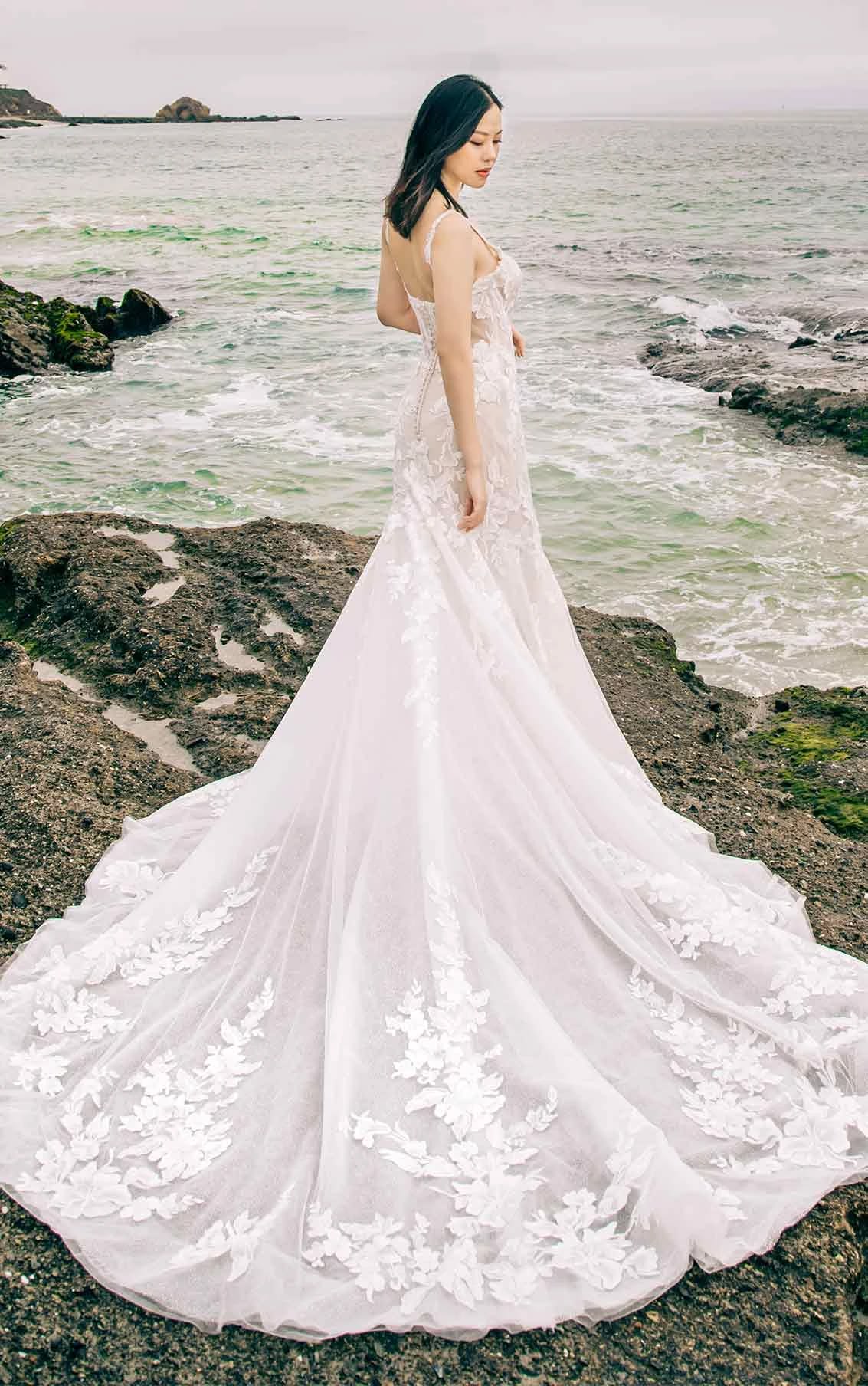 Essense of Australia D3393 Gown