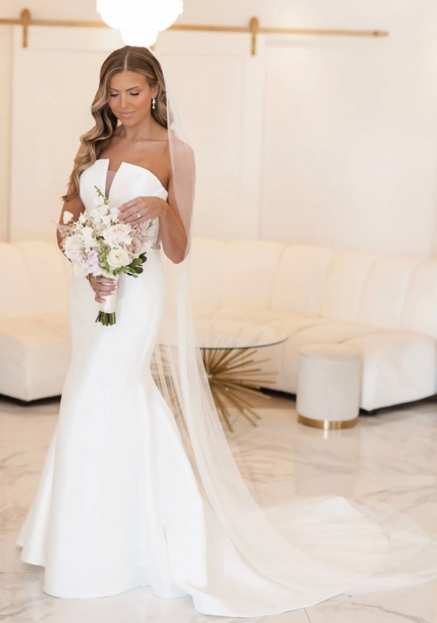 Paloma Blanca 5005 Gown