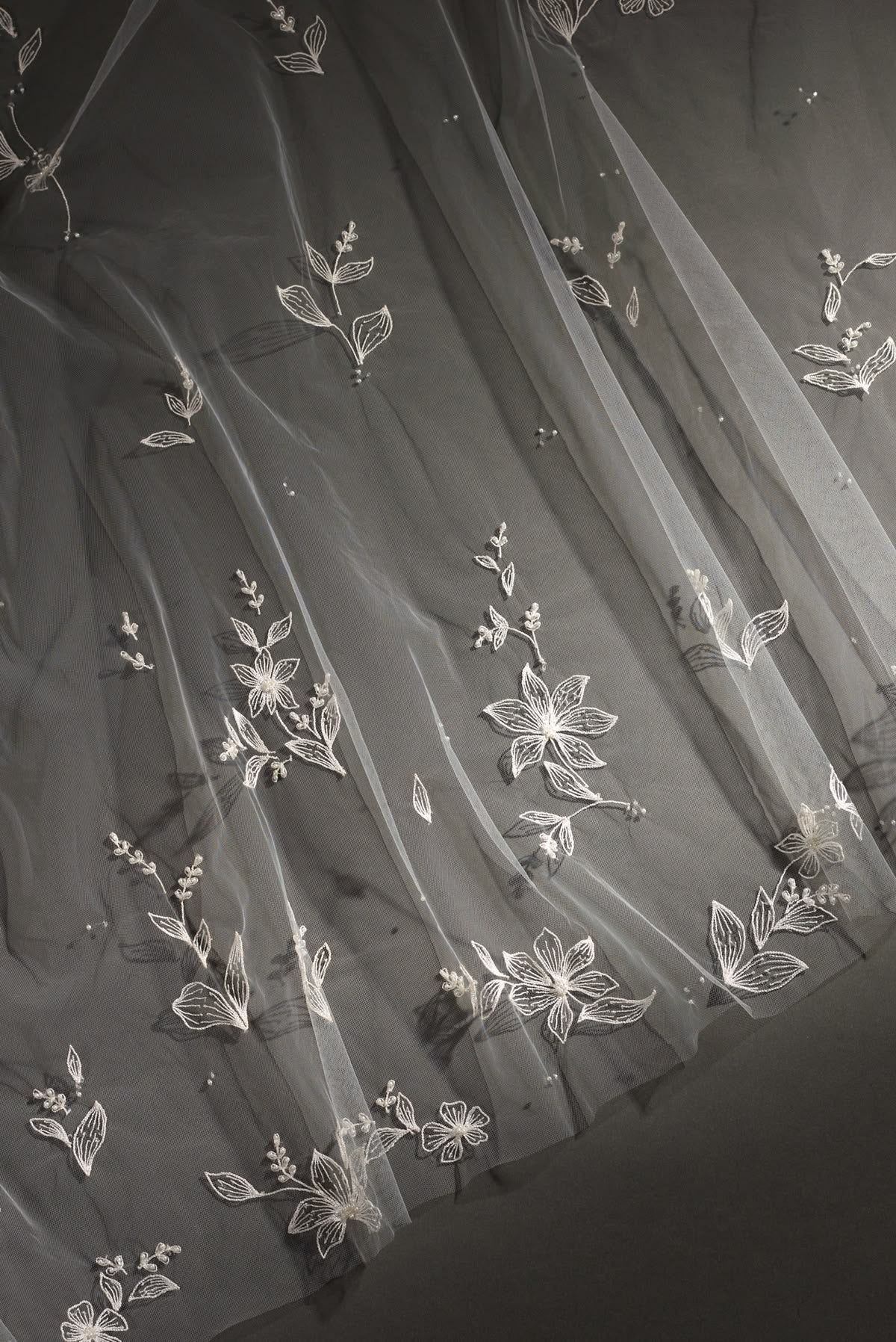 Enaura Petal Trim Fingertip Veil