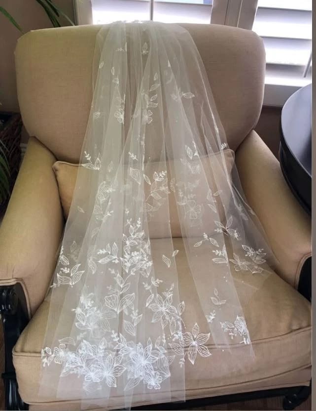 Enaura Petal Trim Fingertip Veil