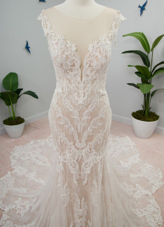 Élysée by Enzoani Helene Gown