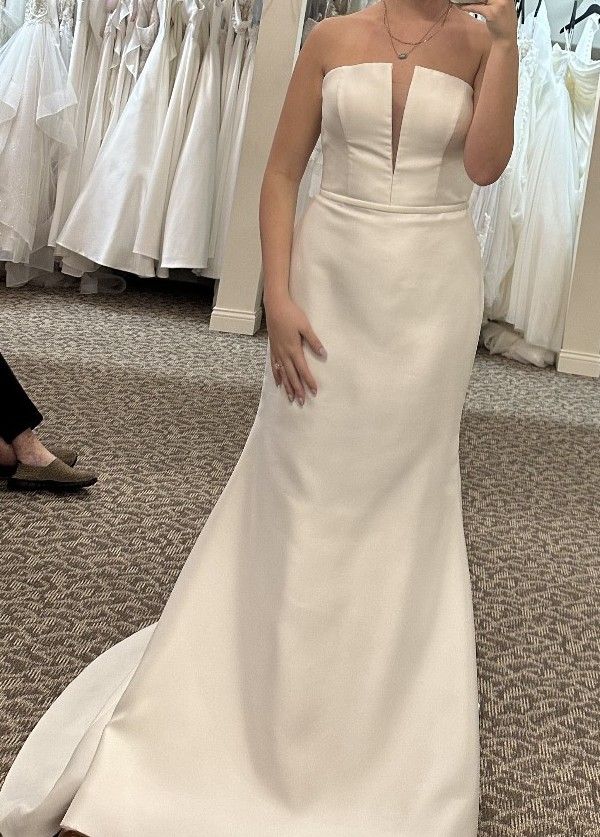 Paloma Blanca 5005 Gown