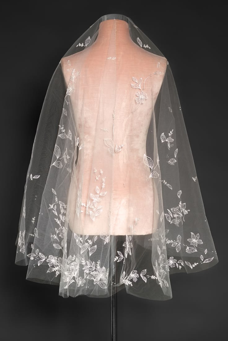 Enaura Petal Trim Fingertip Veil