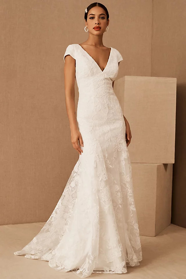 White Kennedy Gown Bhldn 13 Budget-Friendly '90s Style Wedding Dresses For 2019 Brides White Kennedy Gown Bhldn 13 Budget-Friendly '90s Style Wedding Dresses For 2019 Brides