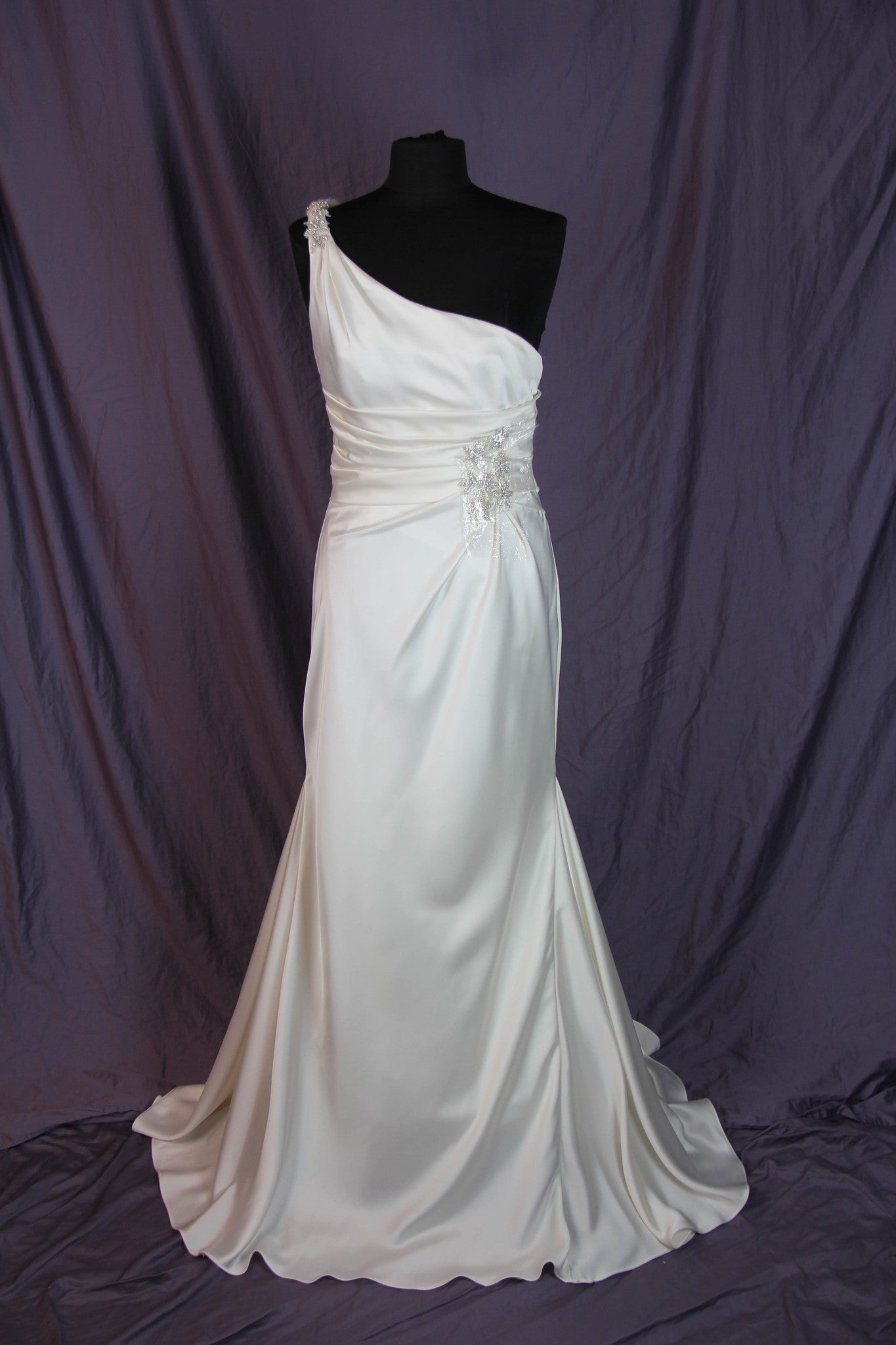 pronovias one shoulder dress NEUA | Mermaid wedding dress with asymmetrical neckline